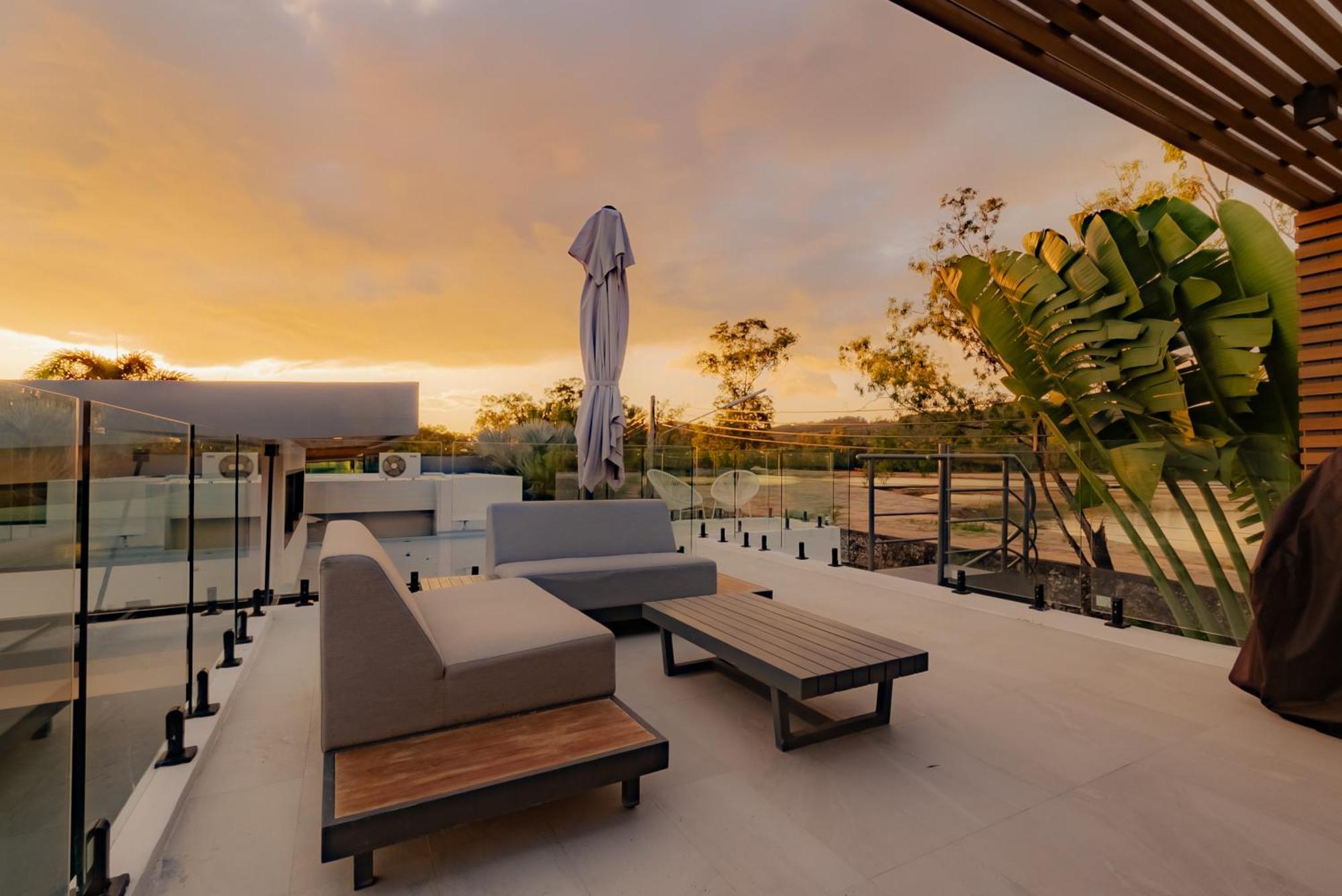 Villa Fully Renovated Pool 4br Bangtao And Layan In Cheong Thalea,