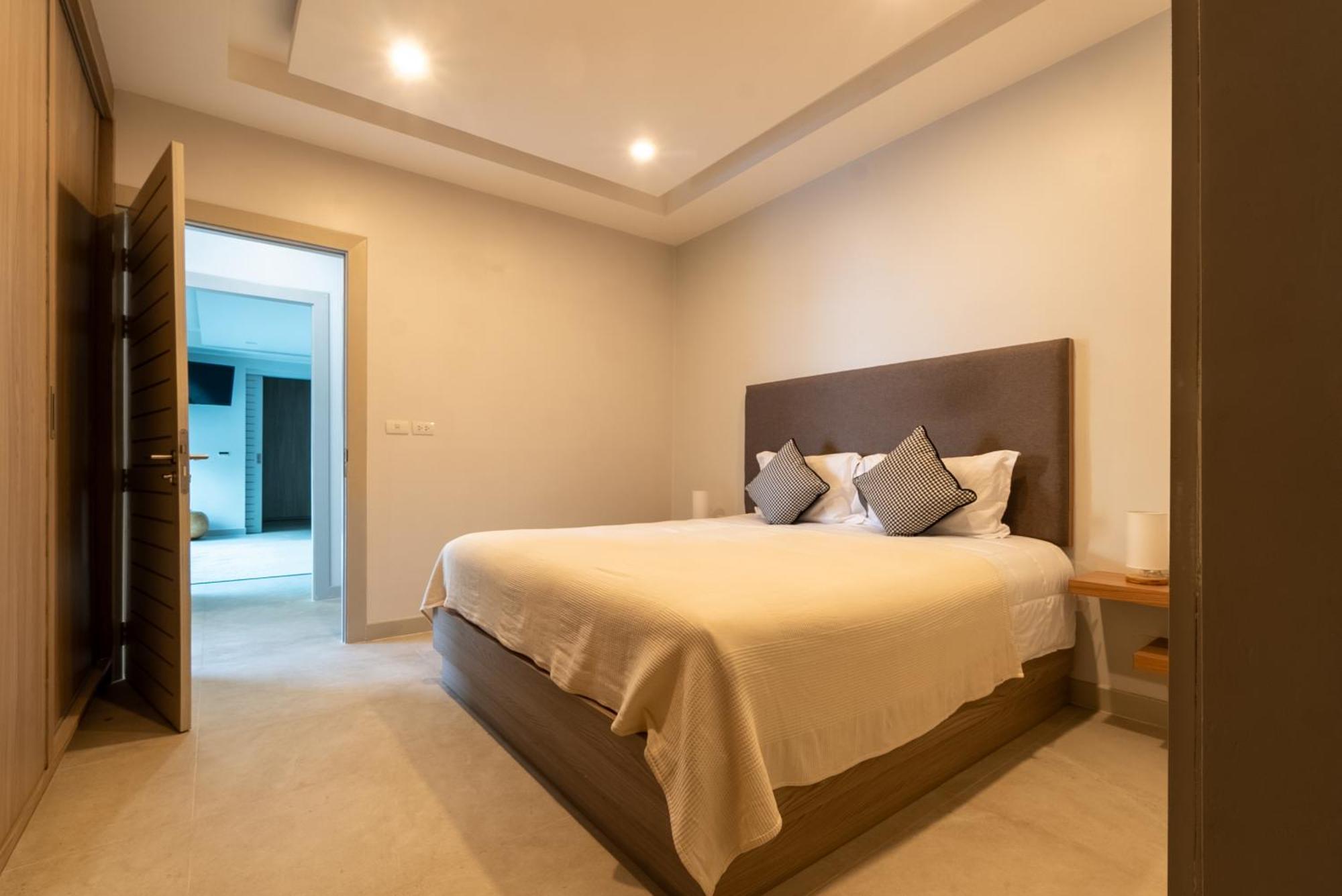 Villa Fully Renovated Pool 4br Bangtao And Layan In Cheong Thalea, Phuket