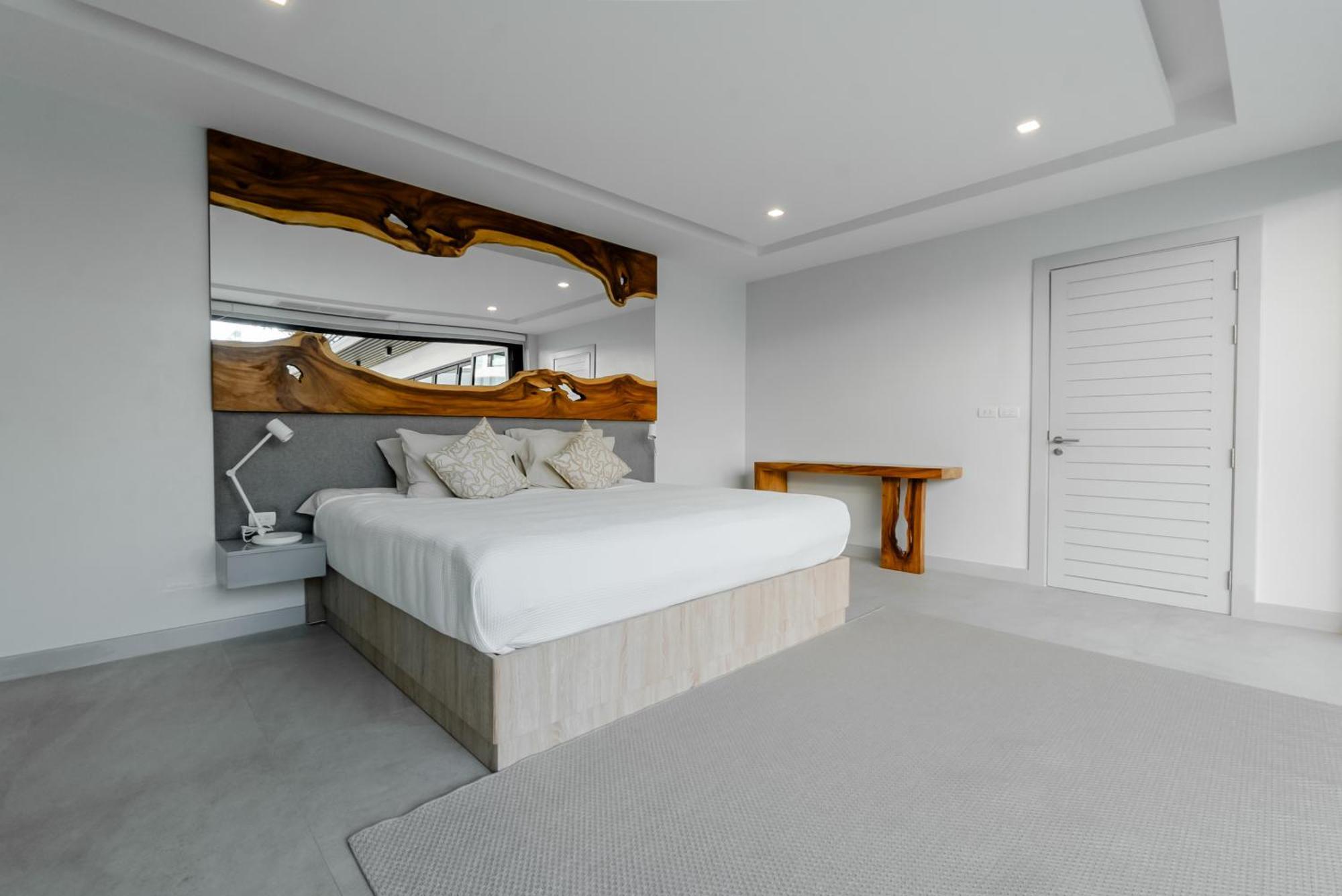 Fully Renovated Pool 4br Bangtao And Layan In Cheong Thalea,