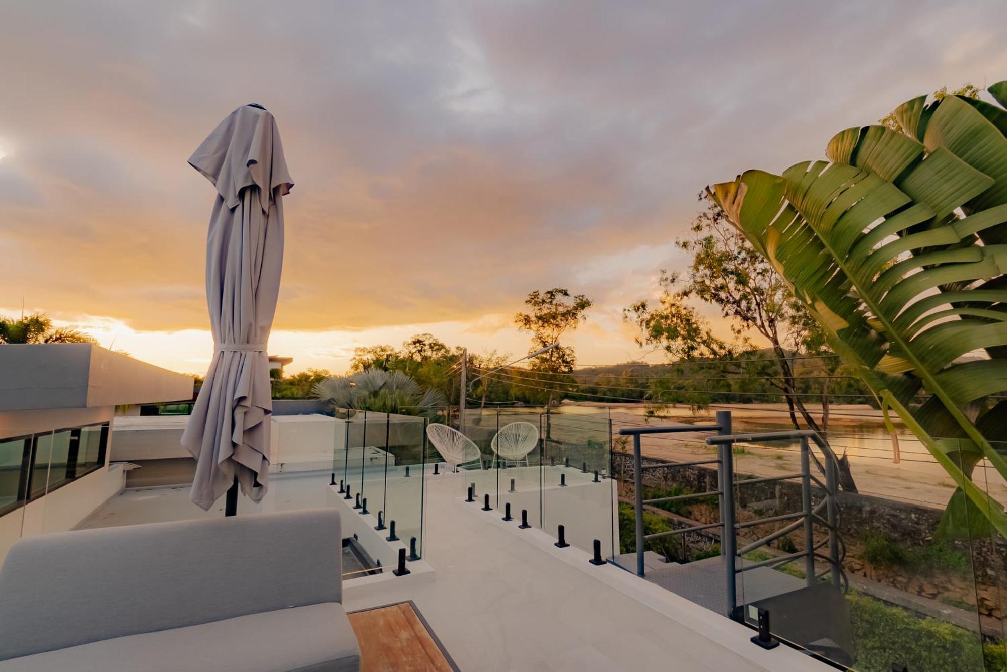 Fully Renovated Pool 4br Bangtao And Layan In Cheong Thalea,